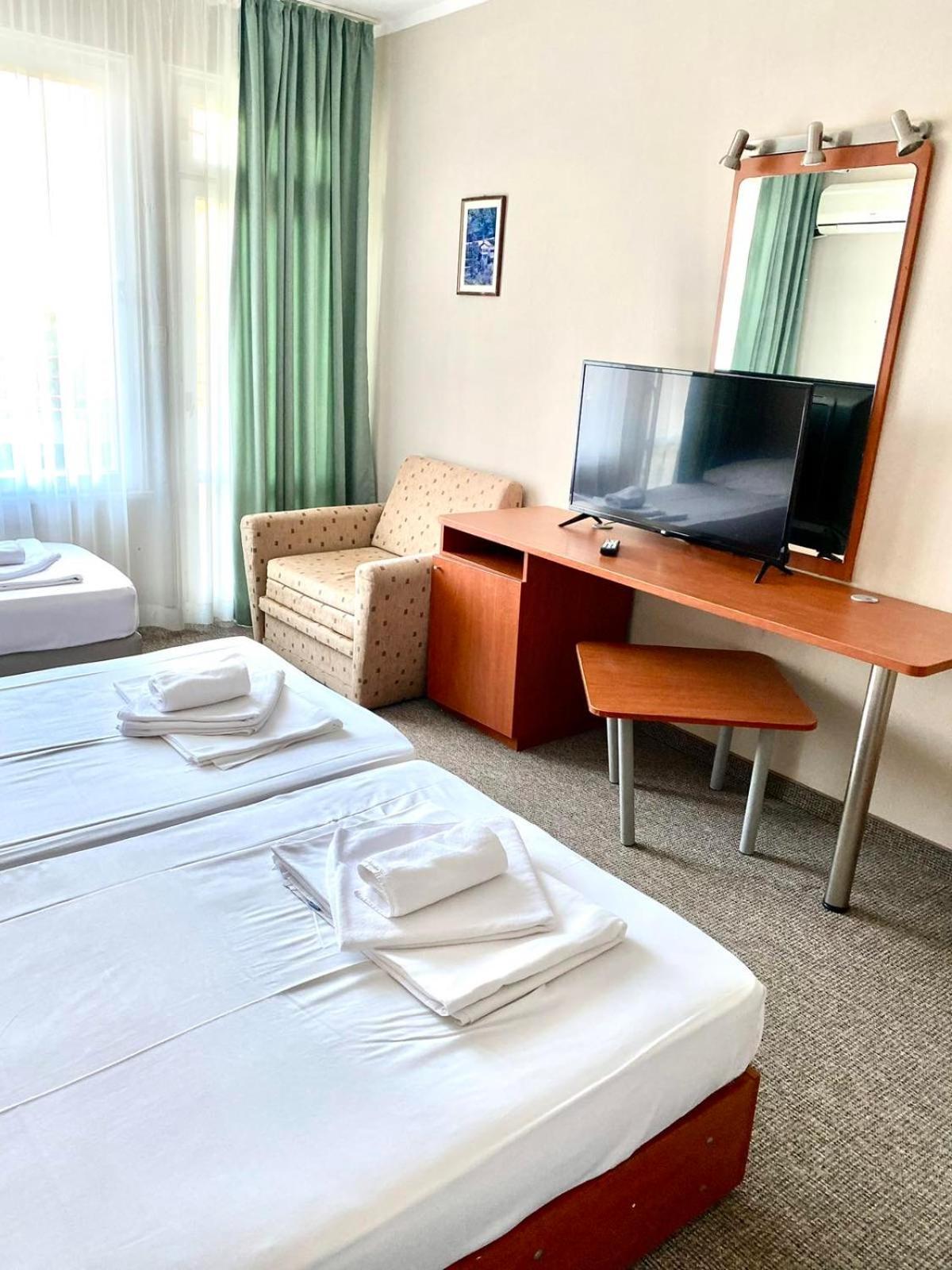 Hotel Green Park Китен Экстерьер фото