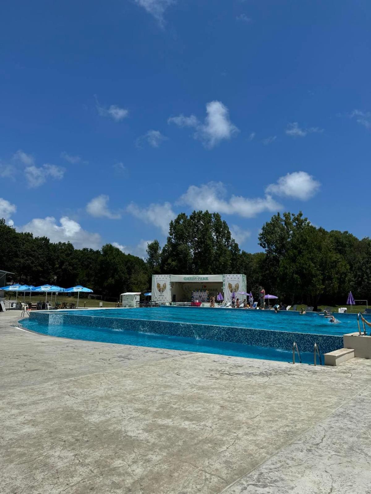 Hotel Green Park Китен Экстерьер фото